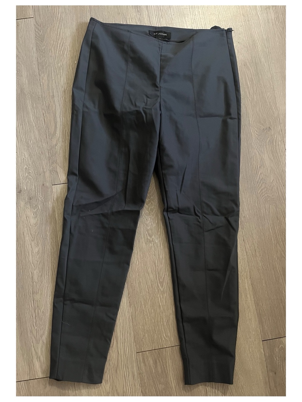 St. John gray pants with zipper closure size 6